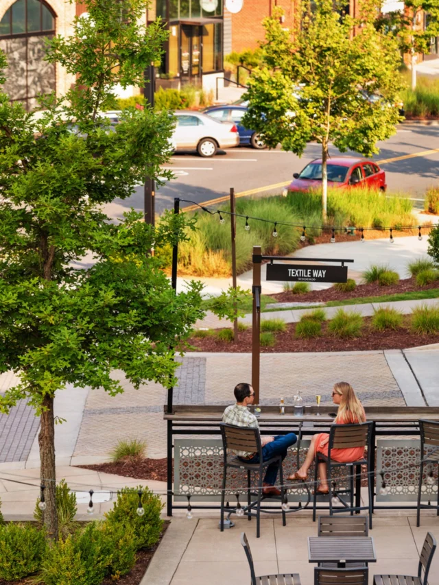 At Kingsley Town Center, Fort Mill's rich textile history guides an intentional approach to retail design. Industrial-style architecture, paving patterns, and brickwork establish a shared character across shops and restaurants, while European-style plazas and gathering spaces invite visitors to explore and linger between stops. 

Discover how Kingsley pairs local character with a distinctive retail experience at the link in bio. 
@KingsleyFortMill
